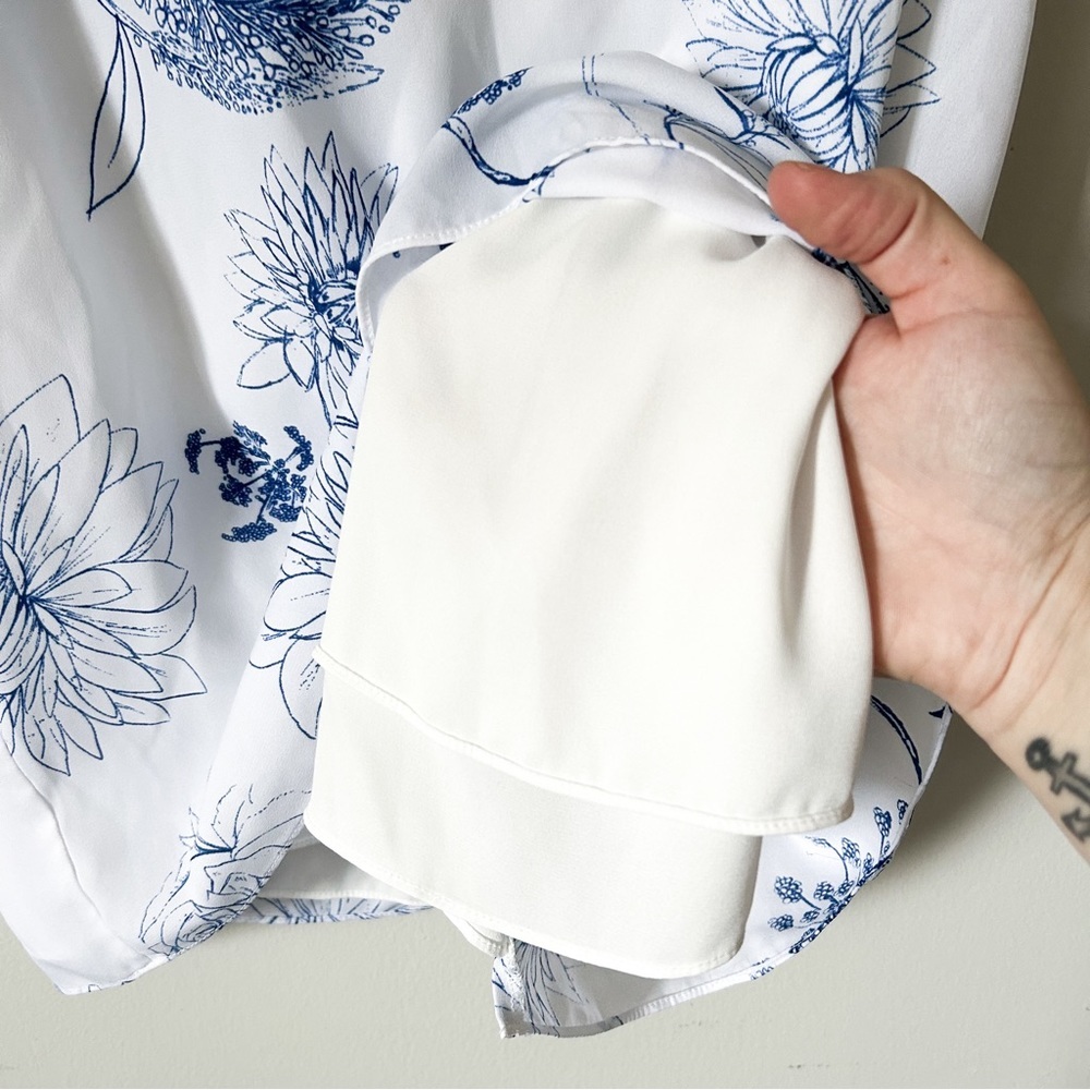 Babaton White and Blue Floral Blouse - Picture 4 of 12